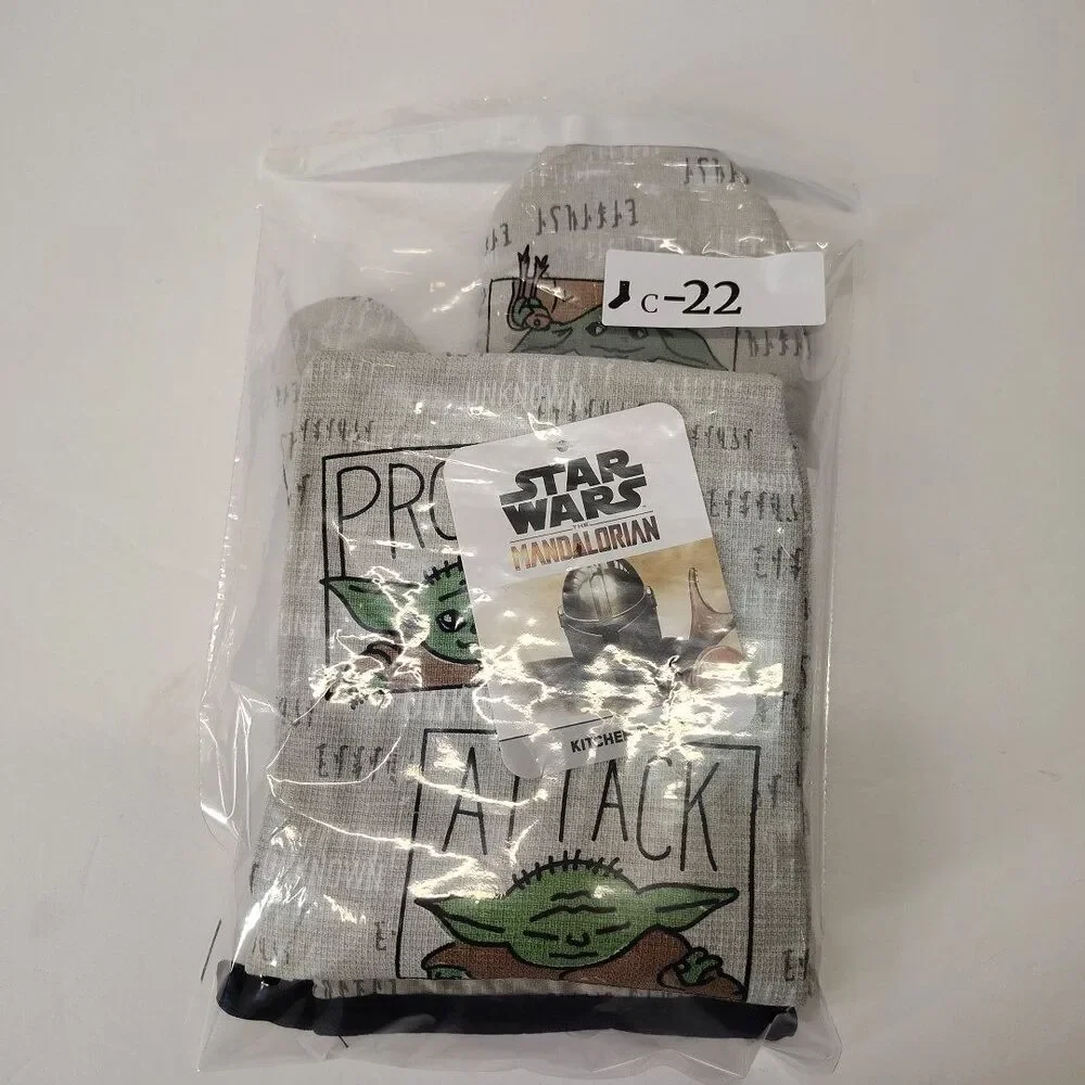 Disney Mandalorian Grogu Baby Yoda Oven Mitt Kitchen Towel Gray Green 2 Pieces